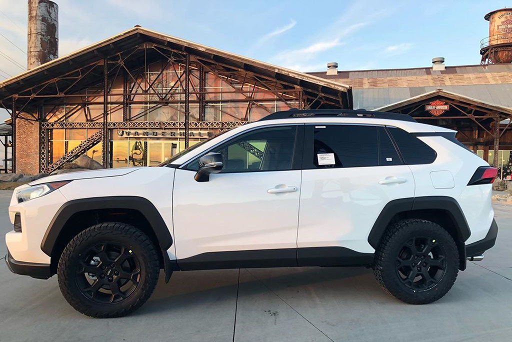 Advantages of Leveling your Truck or SUV.